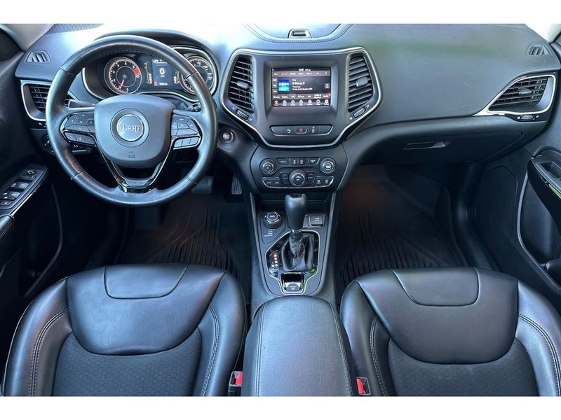 Jeep Cherokee Vehicle Full-screen Gallery Image 15