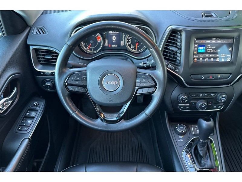 Jeep Cherokee Vehicle Full-screen Gallery Image 16