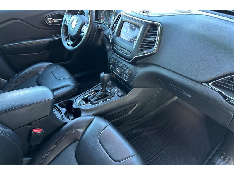 Jeep Cherokee Vehicle Full-screen Gallery Image 18