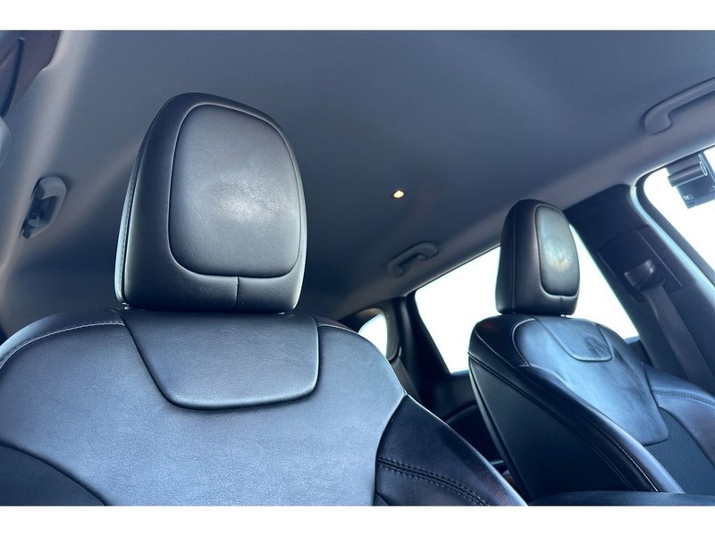 Jeep Cherokee Vehicle Full-screen Gallery Image 19