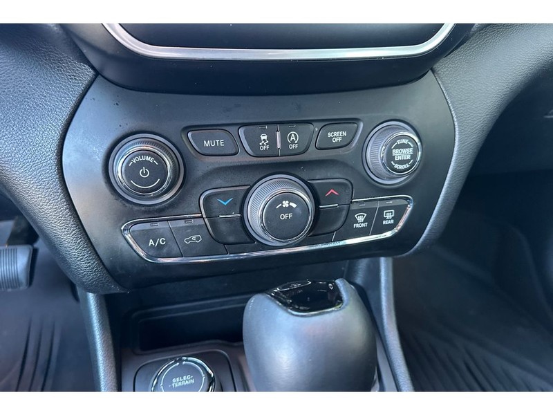 Jeep Cherokee Vehicle Full-screen Gallery Image 23