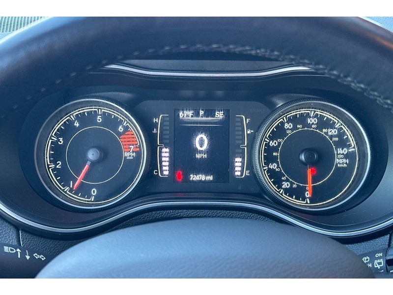 Jeep Cherokee Vehicle Full-screen Gallery Image 29