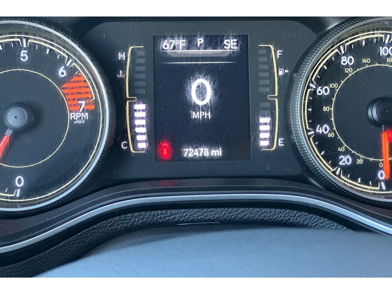 Jeep Cherokee Vehicle Full-screen Gallery Image 30