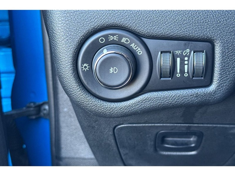 Jeep Cherokee Vehicle Full-screen Gallery Image 31