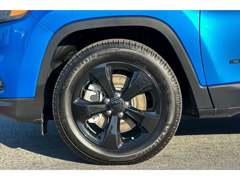 Jeep Cherokee Vehicle Full-screen Gallery Image 32