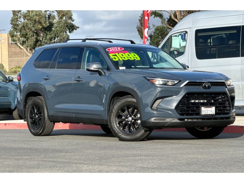 Toyota Grand Highlander Vehicle Full-screen Gallery Image 02