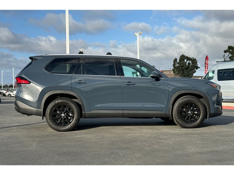 Toyota Grand Highlander Vehicle Full-screen Gallery Image 03