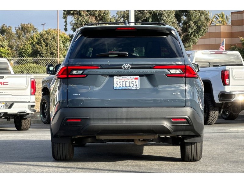 Toyota Grand Highlander Vehicle Full-screen Gallery Image 05