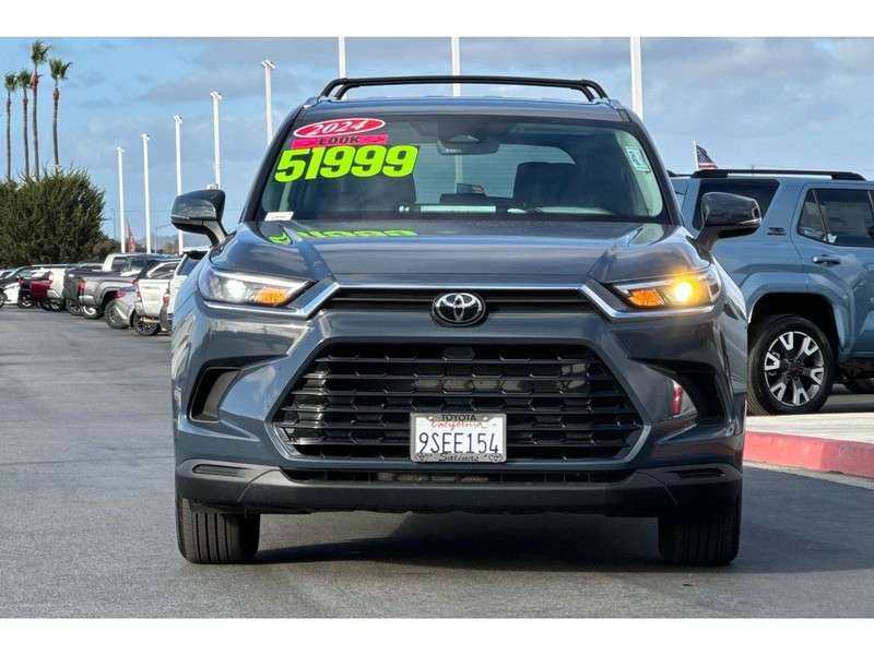 Toyota Grand Highlander Vehicle Full-screen Gallery Image 09