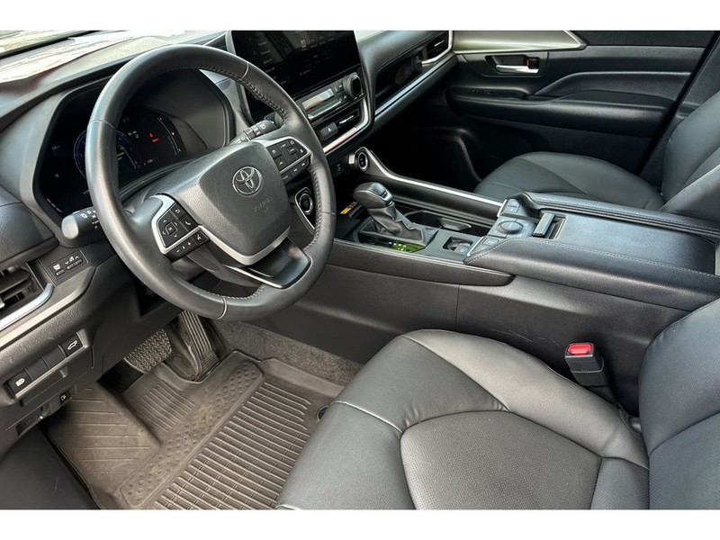 Toyota Grand Highlander Vehicle Full-screen Gallery Image 10