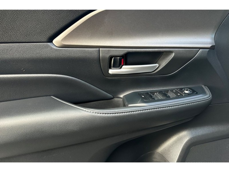 Toyota Grand Highlander Vehicle Full-screen Gallery Image 11