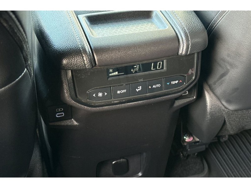 Toyota Grand Highlander Vehicle Full-screen Gallery Image 14