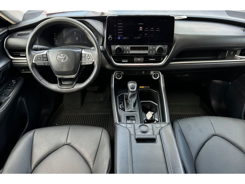 Toyota Grand Highlander Vehicle Full-screen Gallery Image 15