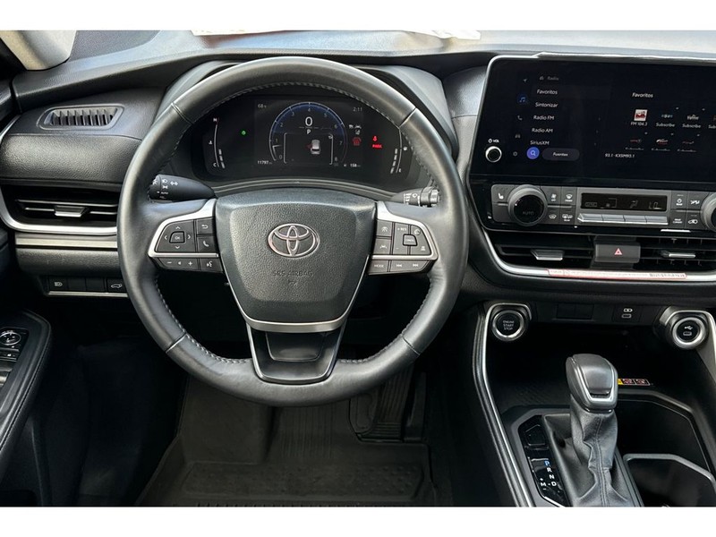 Toyota Grand Highlander Vehicle Full-screen Gallery Image 16