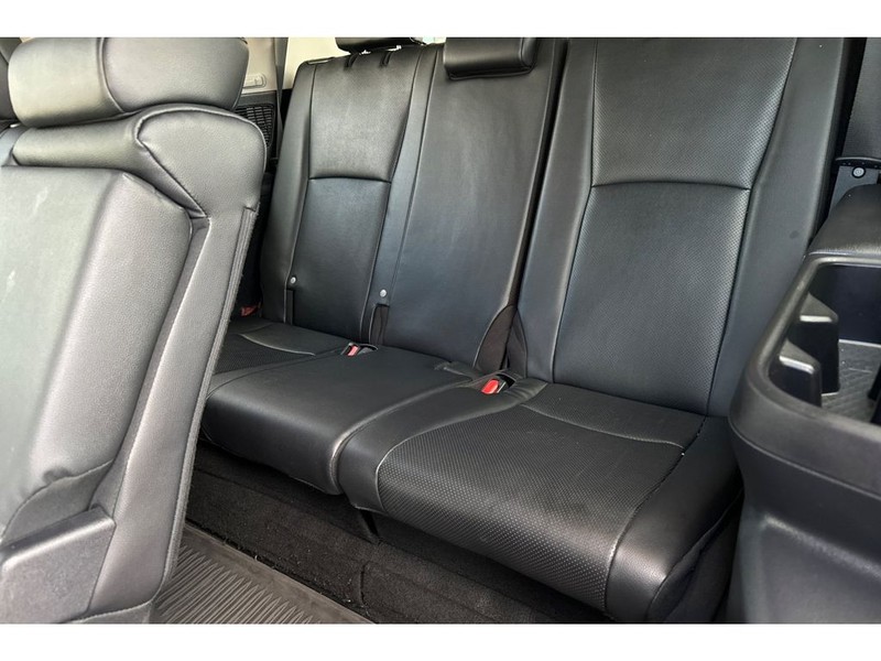 Toyota Grand Highlander Vehicle Full-screen Gallery Image 17