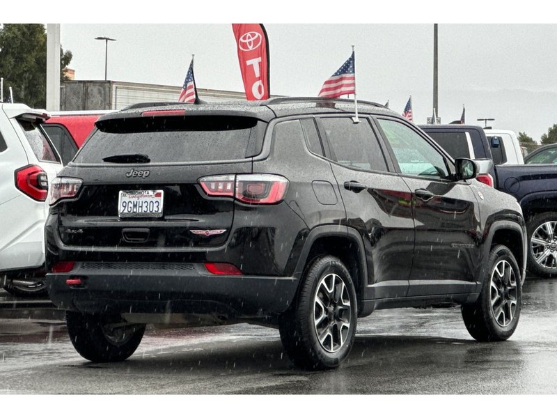 Jeep Compass Vehicle Full-screen Gallery Image 04