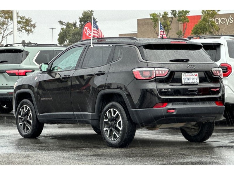 Jeep Compass Vehicle Full-screen Gallery Image 06