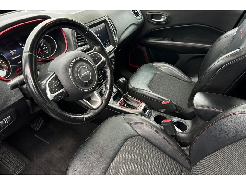 Jeep Compass Vehicle Full-screen Gallery Image 10