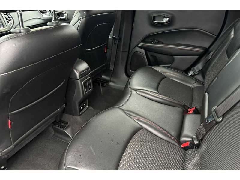 Jeep Compass Vehicle Full-screen Gallery Image 13