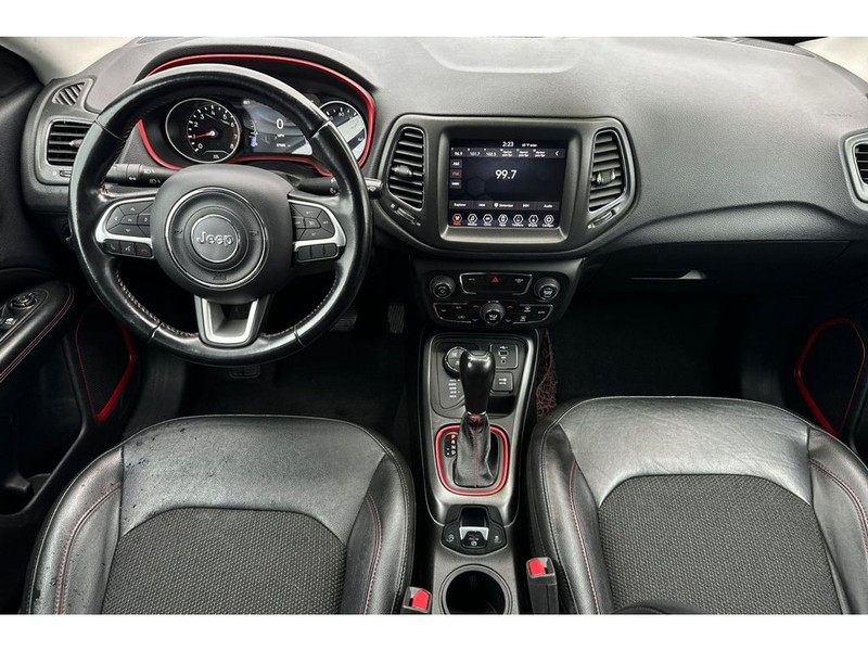 Jeep Compass Vehicle Full-screen Gallery Image 14