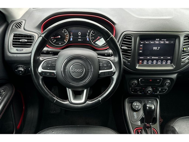 Jeep Compass Vehicle Full-screen Gallery Image 15