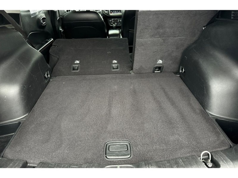 Jeep Compass Vehicle Full-screen Gallery Image 16