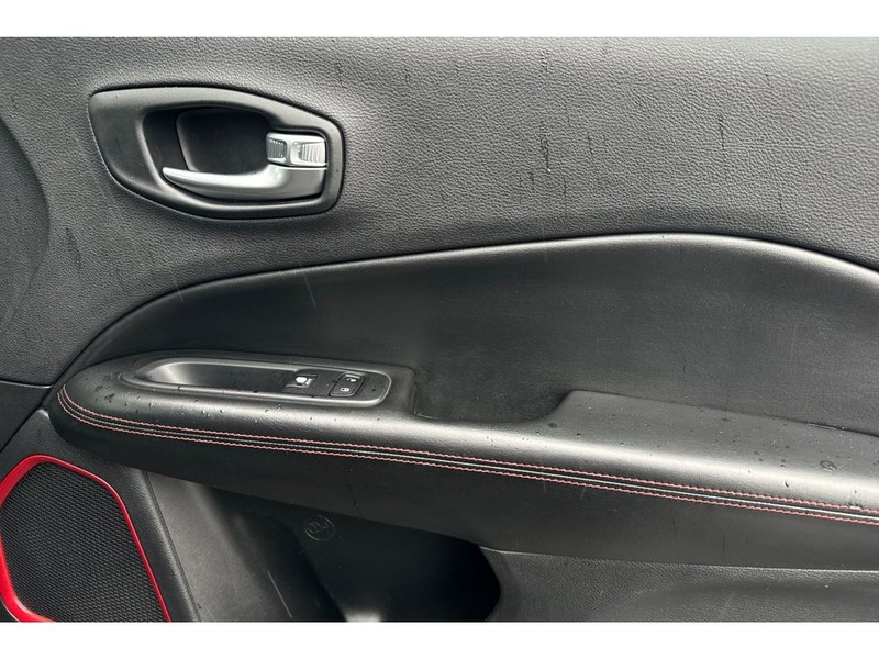 Jeep Compass Vehicle Full-screen Gallery Image 18