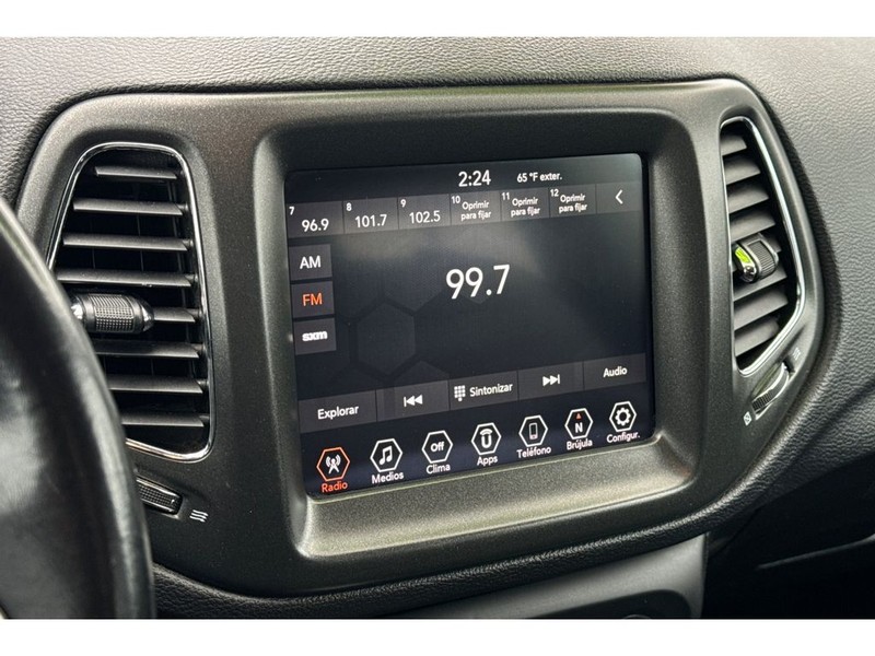 Jeep Compass Vehicle Full-screen Gallery Image 19