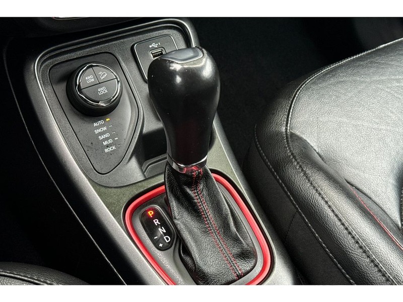 Jeep Compass Vehicle Full-screen Gallery Image 21