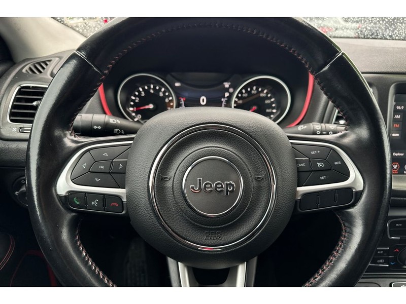 Jeep Compass Vehicle Full-screen Gallery Image 23