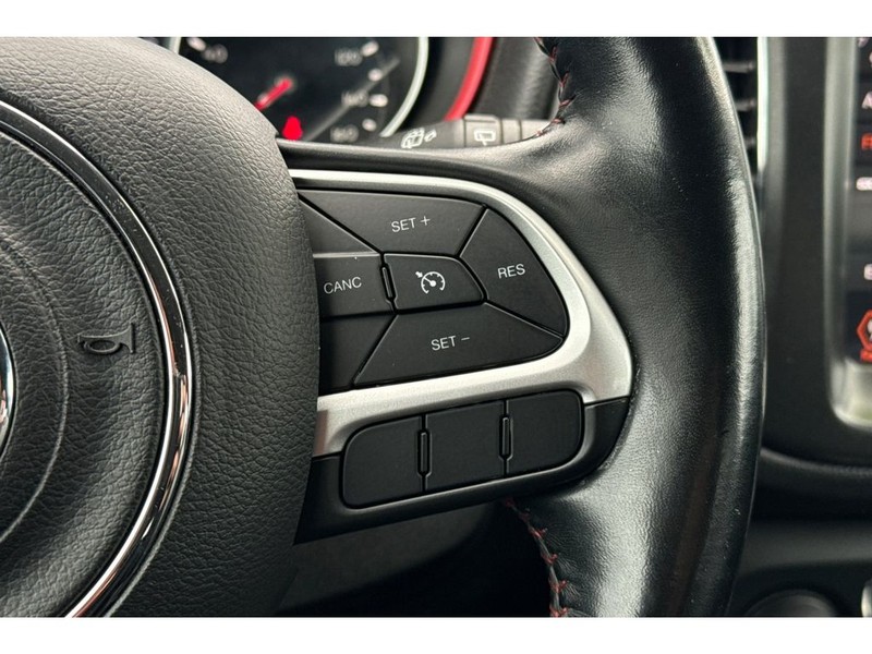 Jeep Compass Vehicle Full-screen Gallery Image 25