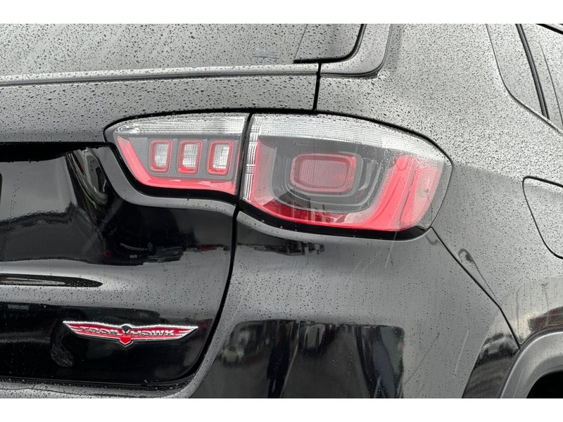 Jeep Compass Vehicle Full-screen Gallery Image 30