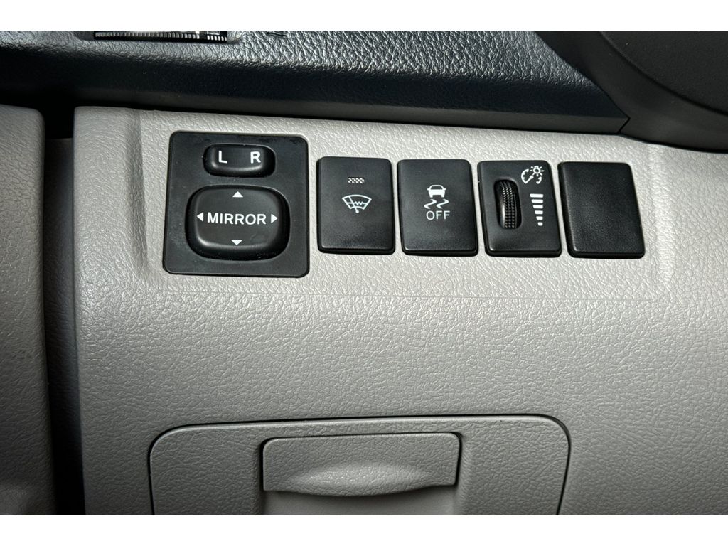 Toyota Highlander Vehicle Full-screen Gallery Image 28