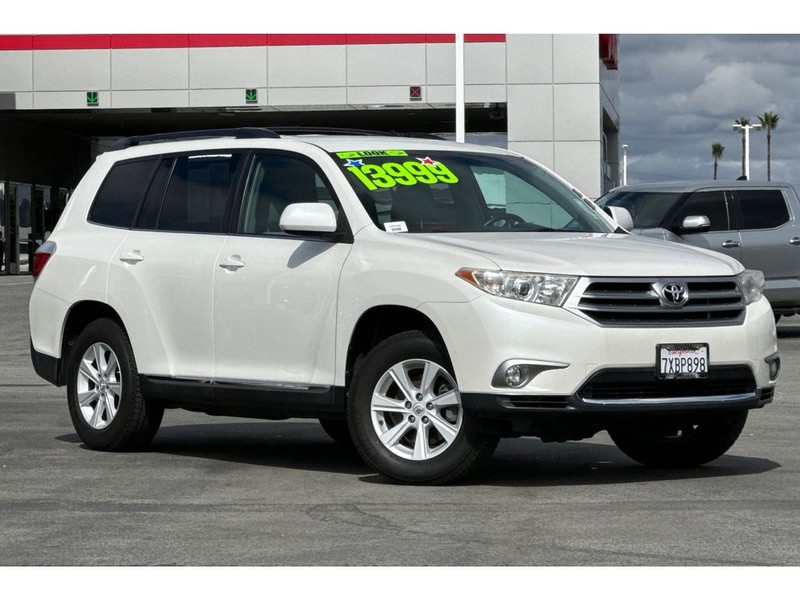 Toyota Highlander Vehicle Full-screen Gallery Image 02