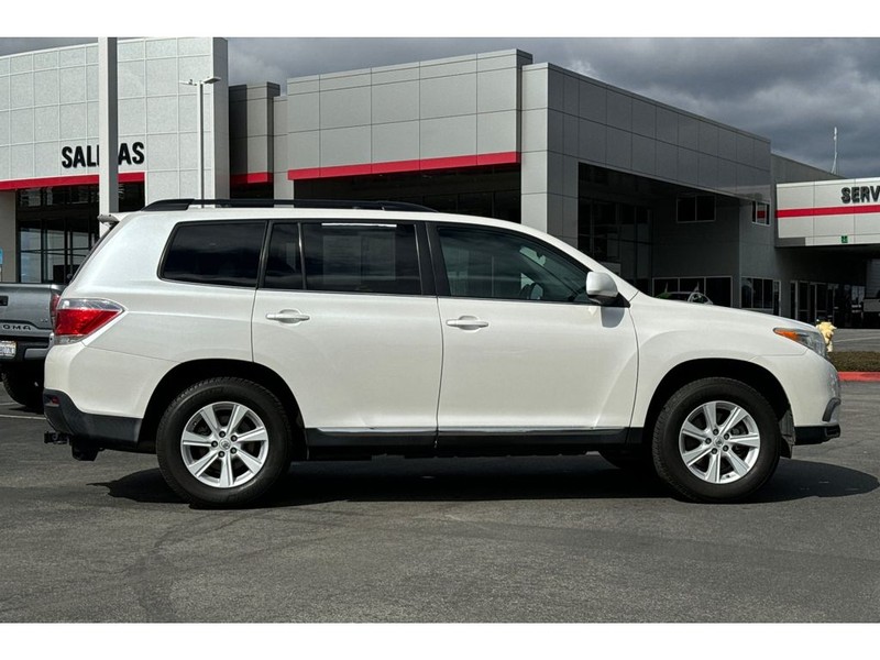 Toyota Highlander Vehicle Full-screen Gallery Image 03