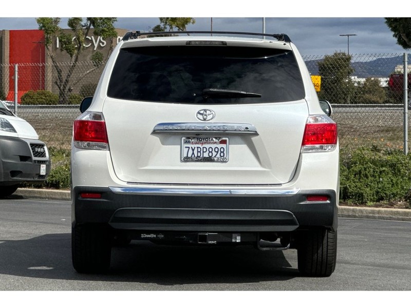 Toyota Highlander Vehicle Full-screen Gallery Image 05