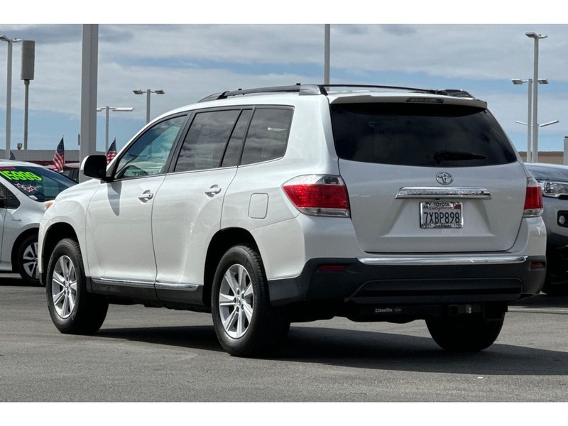 Toyota Highlander Vehicle Full-screen Gallery Image 06