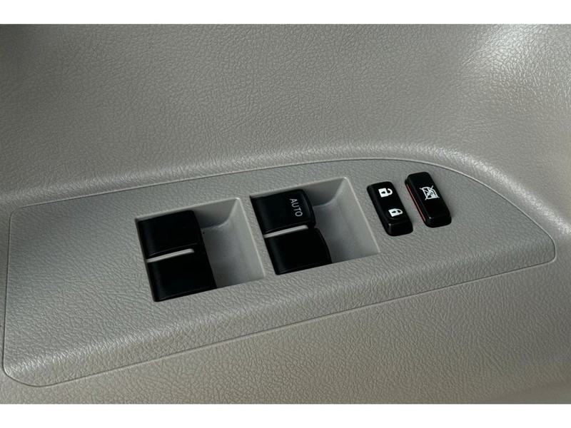 Toyota Highlander Vehicle Full-screen Gallery Image 12