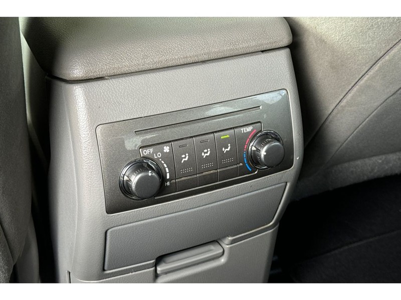 Toyota Highlander Vehicle Full-screen Gallery Image 14