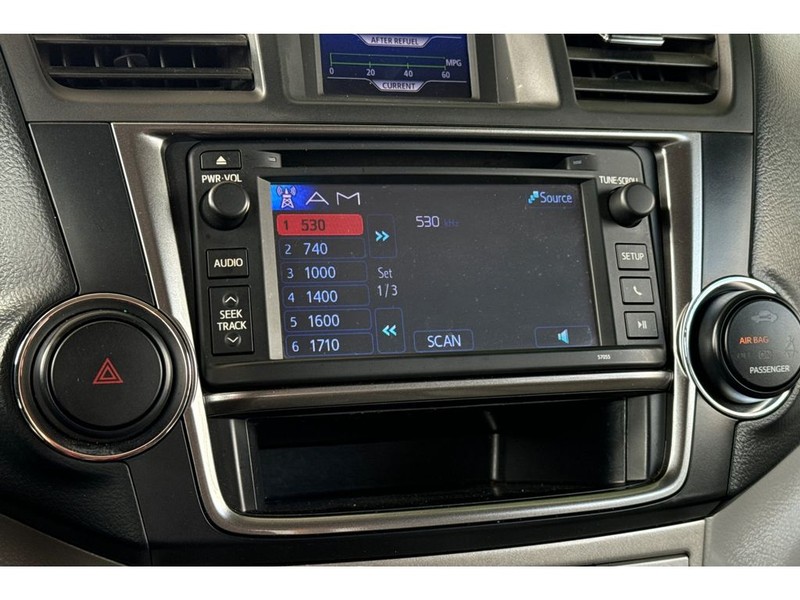 Toyota Highlander Vehicle Full-screen Gallery Image 19