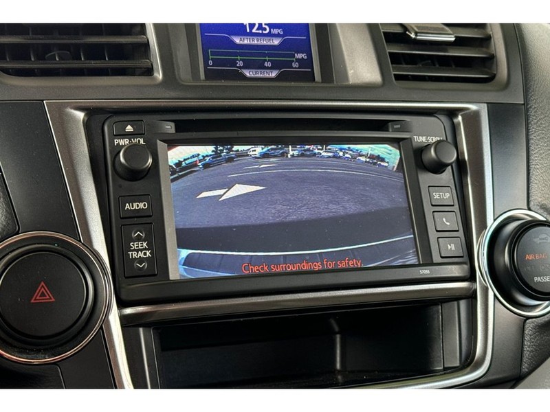 Toyota Highlander Vehicle Full-screen Gallery Image 20