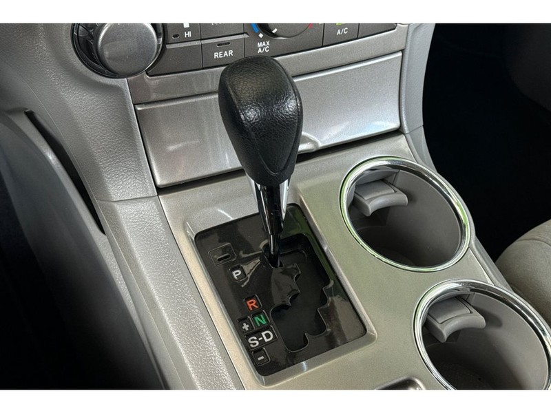 Toyota Highlander Vehicle Full-screen Gallery Image 22