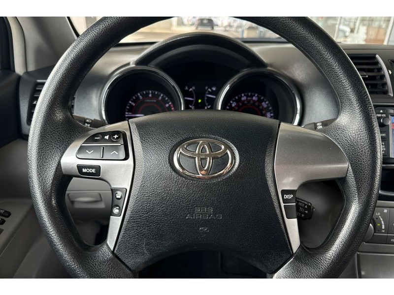 Toyota Highlander Vehicle Full-screen Gallery Image 23