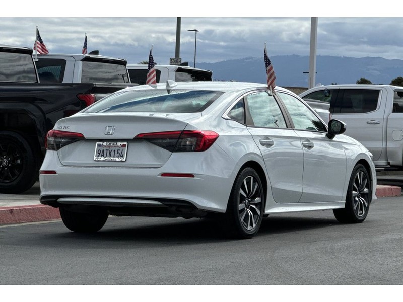 Honda Civic Vehicle Full-screen Gallery Image 04