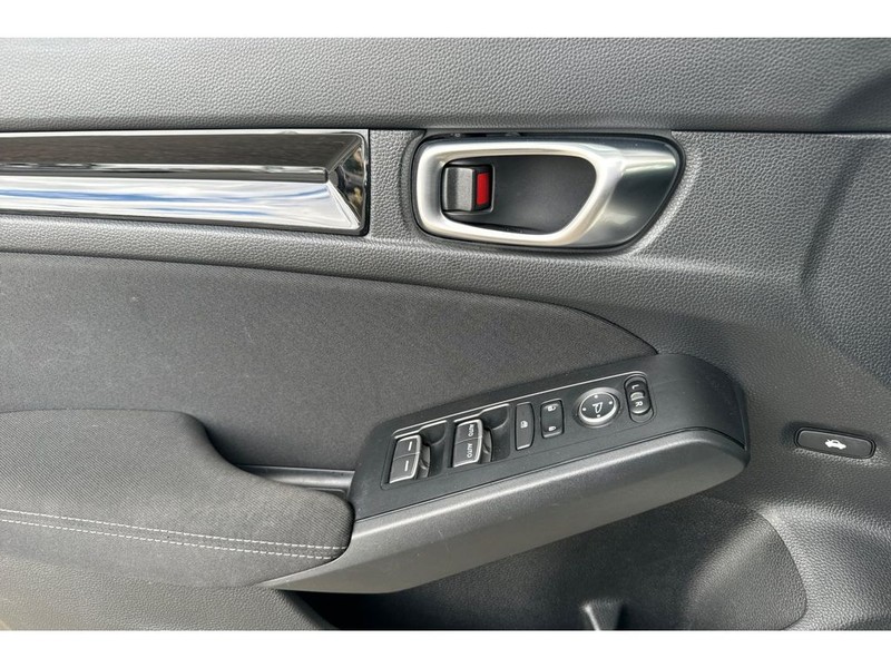 Honda Civic Vehicle Full-screen Gallery Image 11