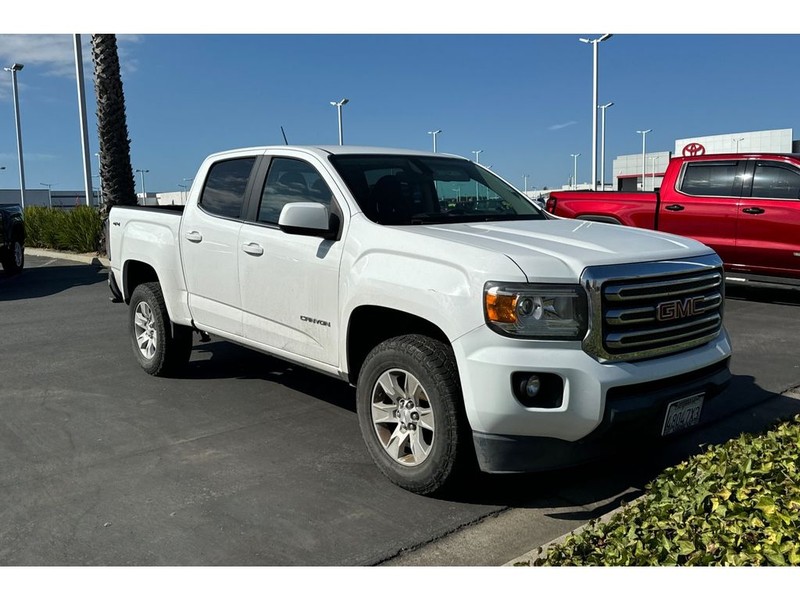 GMC Canyon Vehicle Full-screen Gallery Image 02