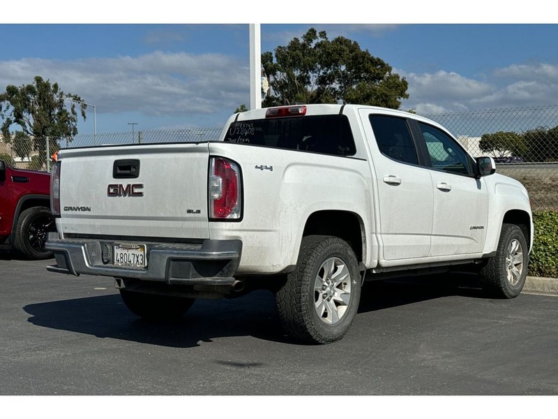 GMC Canyon Vehicle Full-screen Gallery Image 03