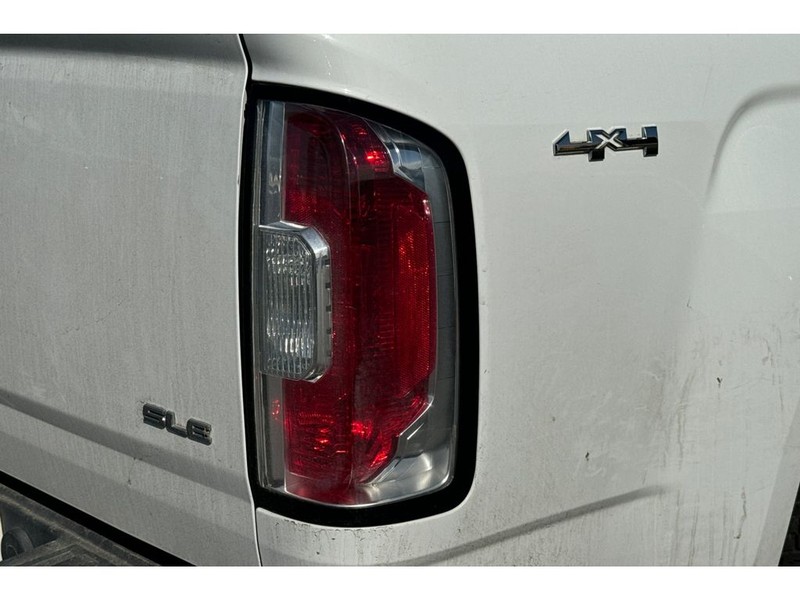 GMC Canyon Vehicle Full-screen Gallery Image 05