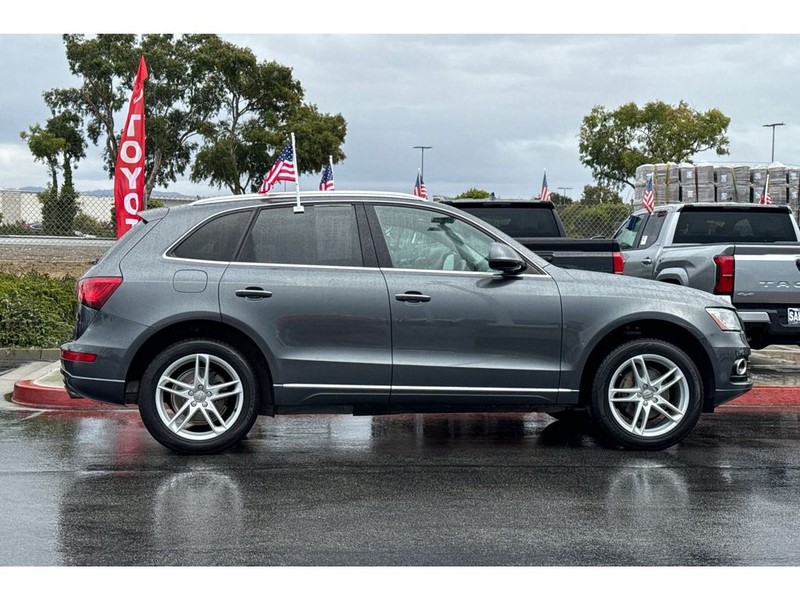 Audi Q5 Vehicle Full-screen Gallery Image 03