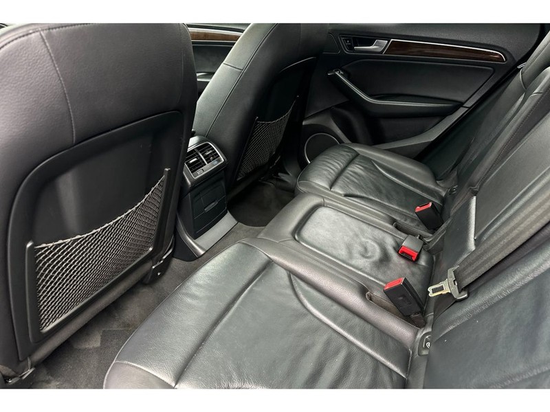 Audi Q5 Vehicle Full-screen Gallery Image 13